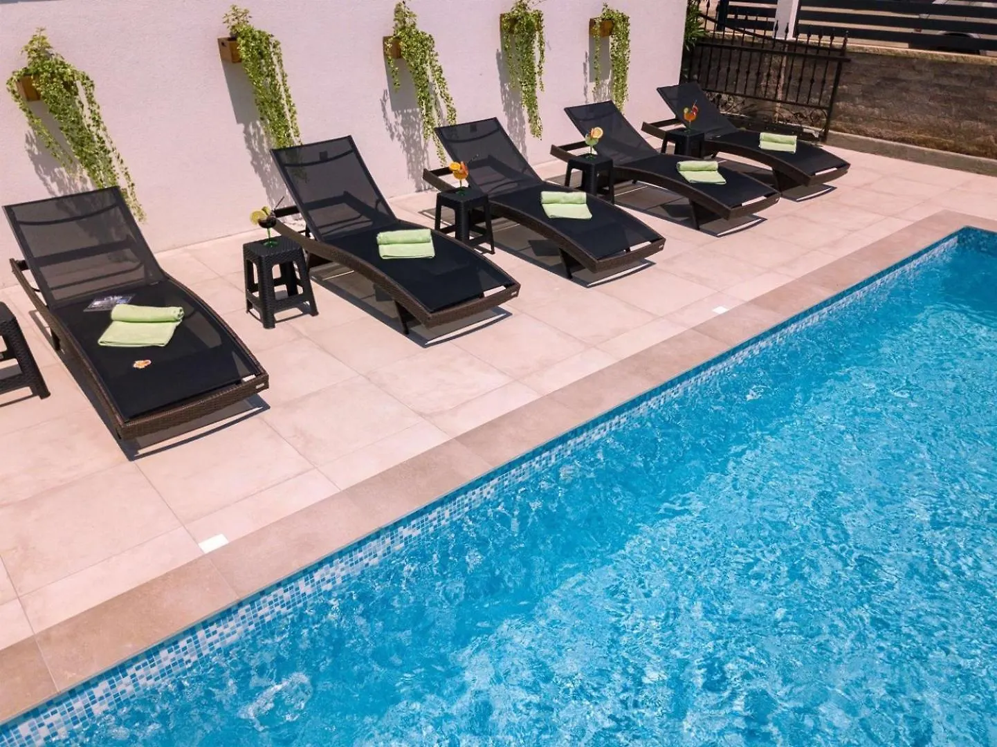 Villa Vita Apartments & Studios With Common Pool Valbandon 0*,  Croatia