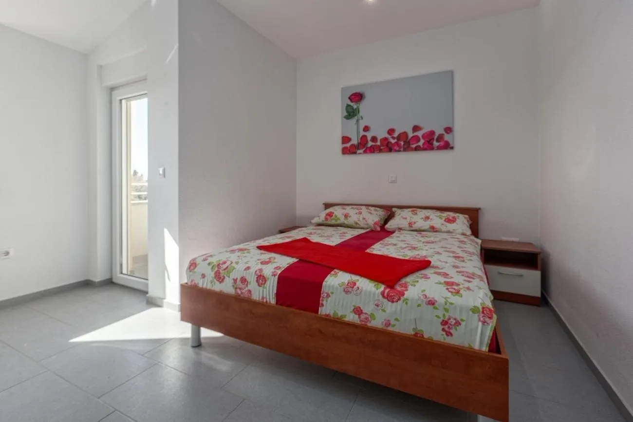 Villa Vita Apartments & Studios With Common Pool Valbandon 0*,