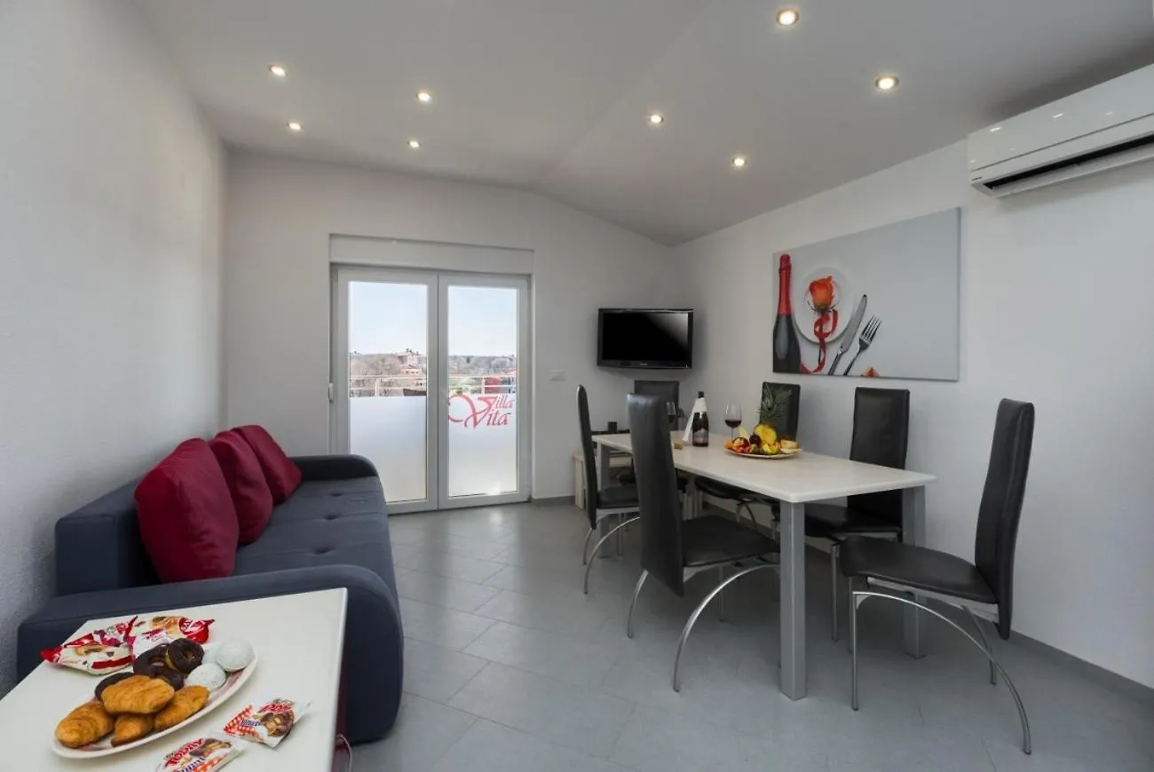 Villa Vita Apartments & Studios With Common Pool Valbandon