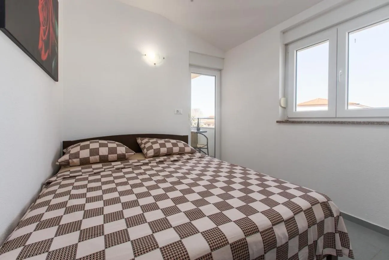 Guest house Villa Vita Apartments & Studios With Common Pool Valbandon