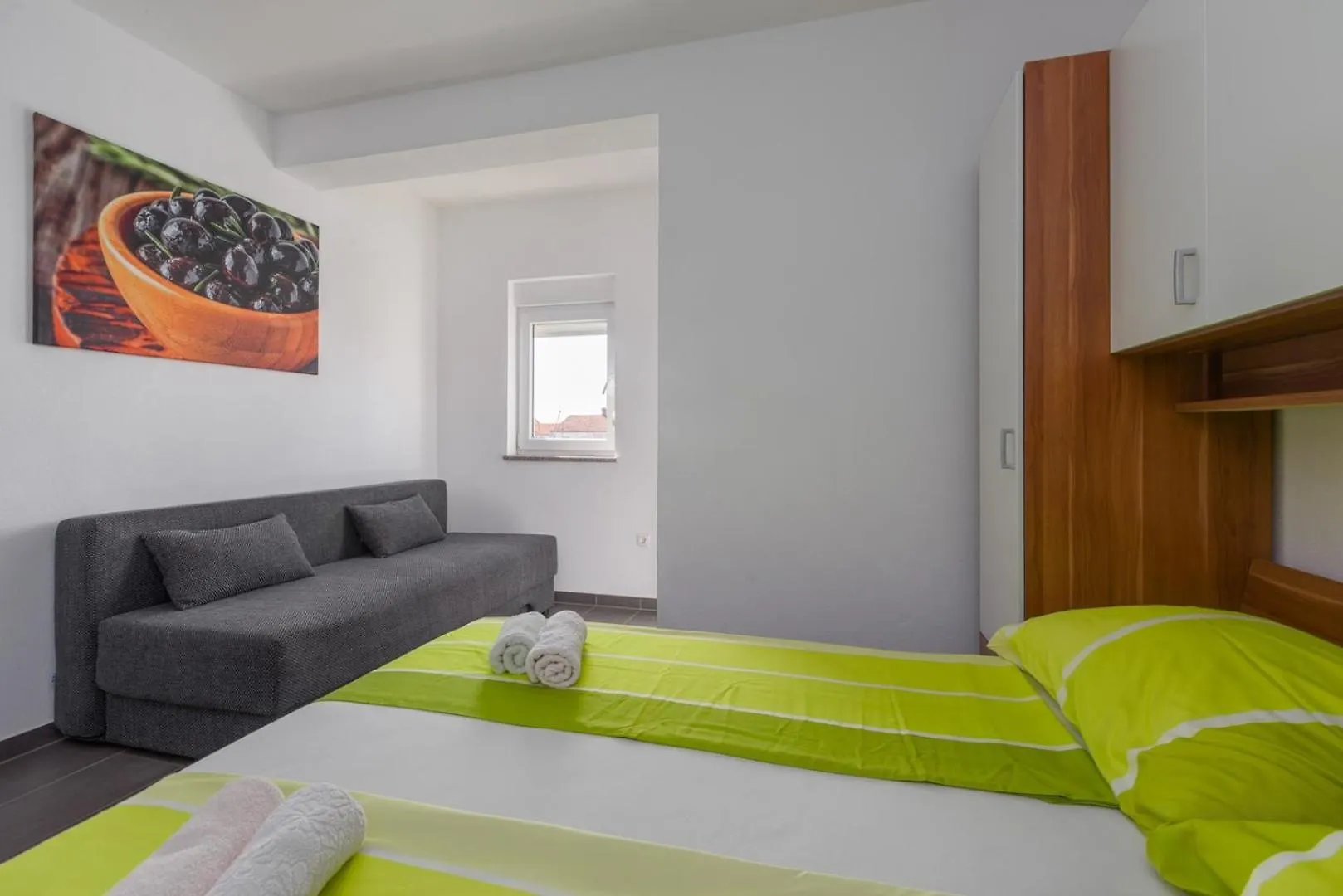 Villa Vita Apartments & Studios With Common Pool Valbandon Guest house