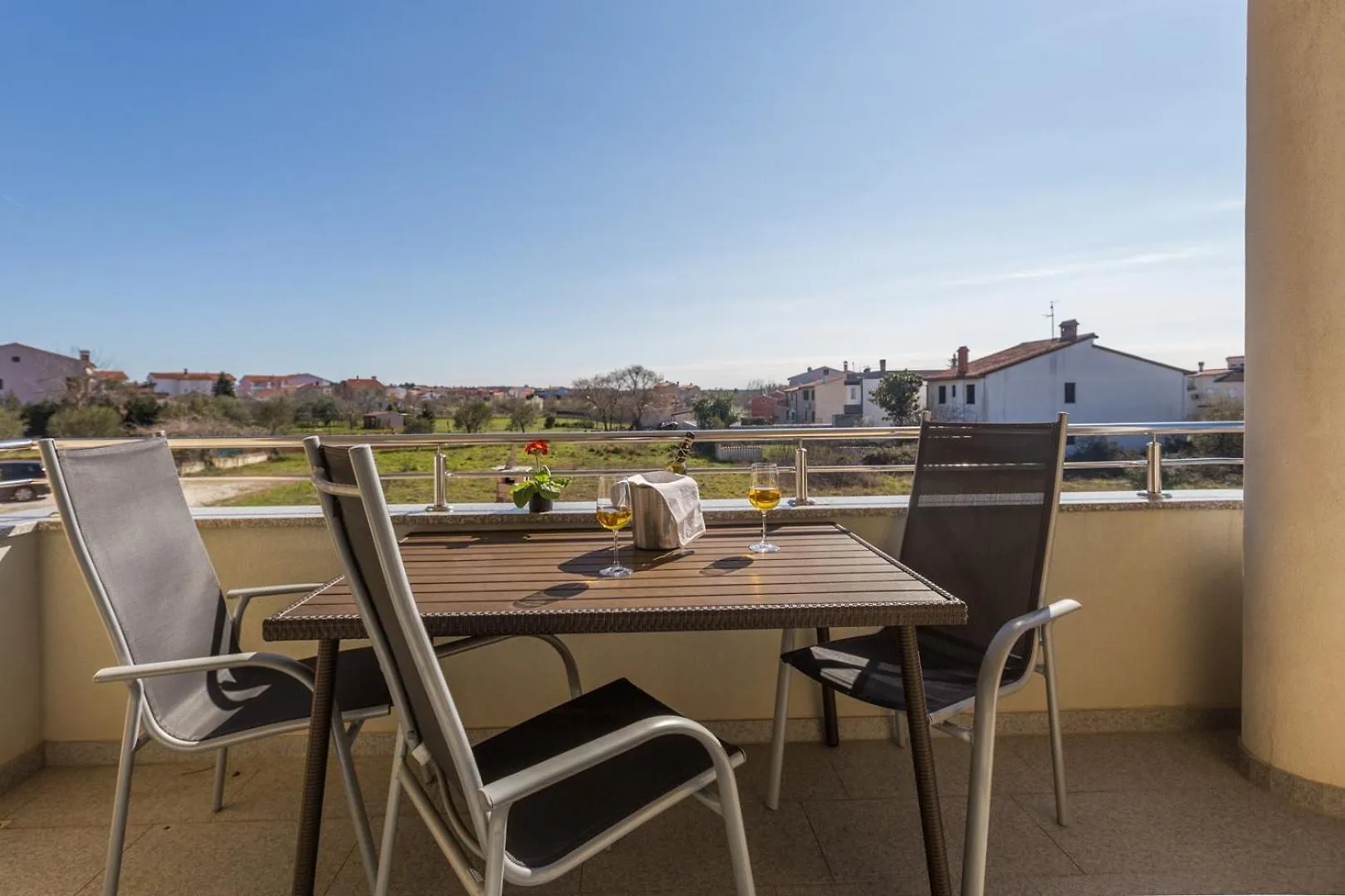 Guest house Villa Vita Apartments & Studios With Common Pool Valbandon