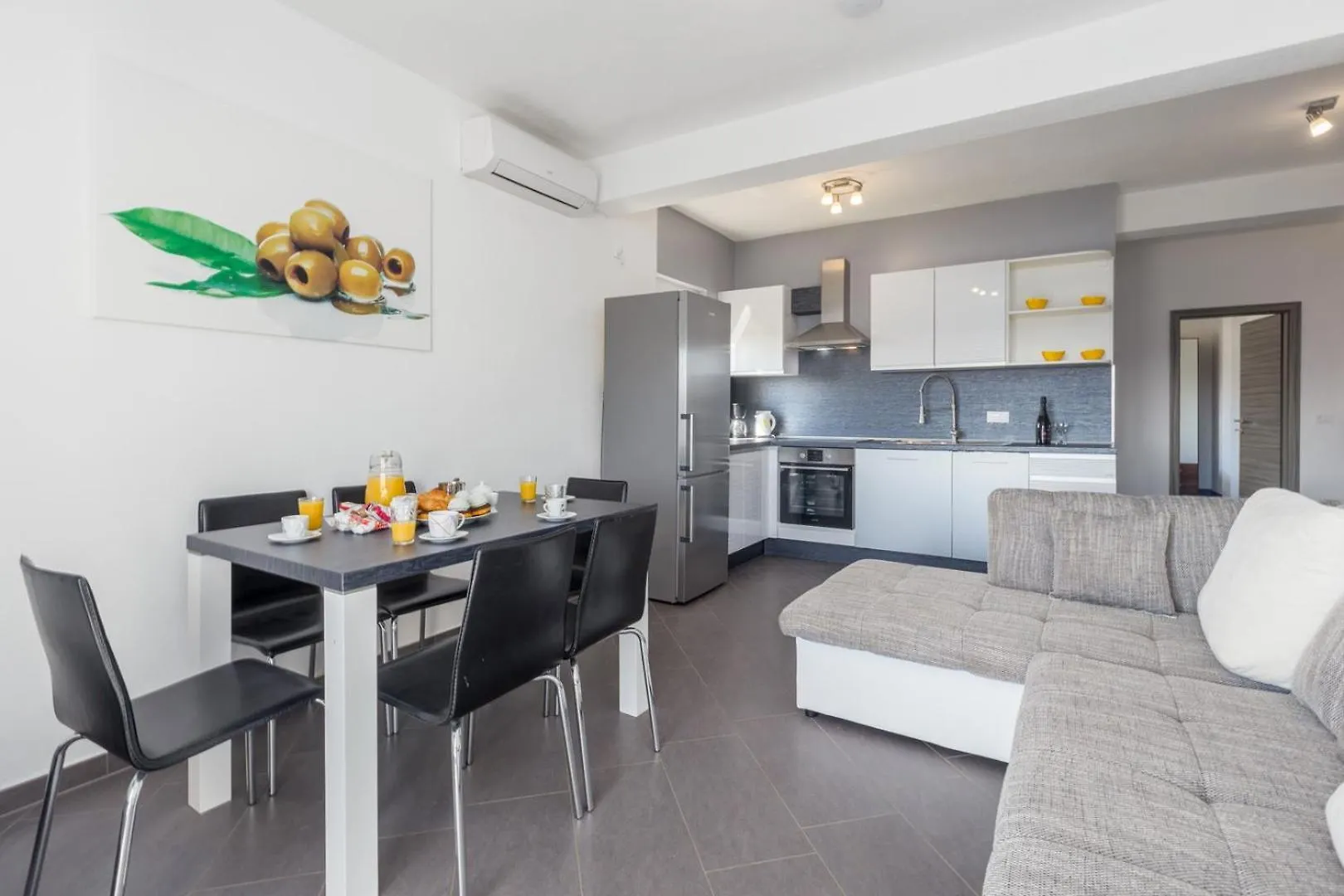 Πανσιόν Villa Vita Apartments & Studios With Common Pool Valbandon