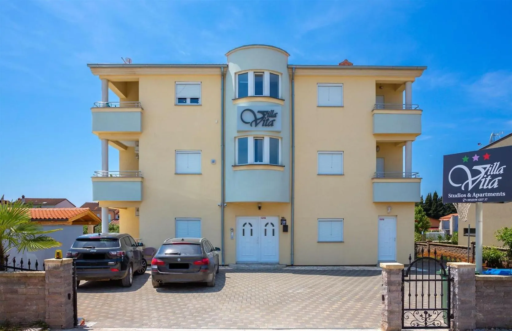 Πανσιόν Villa Vita Apartments & Studios With Common Pool Valbandon