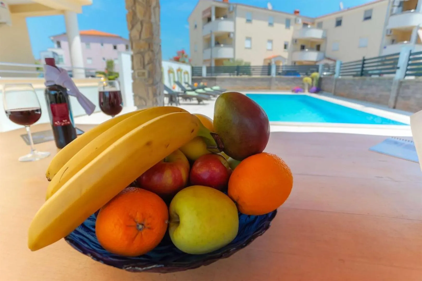 Villa Vita Apartments & Studios With Common Pool Valbandon Guest house