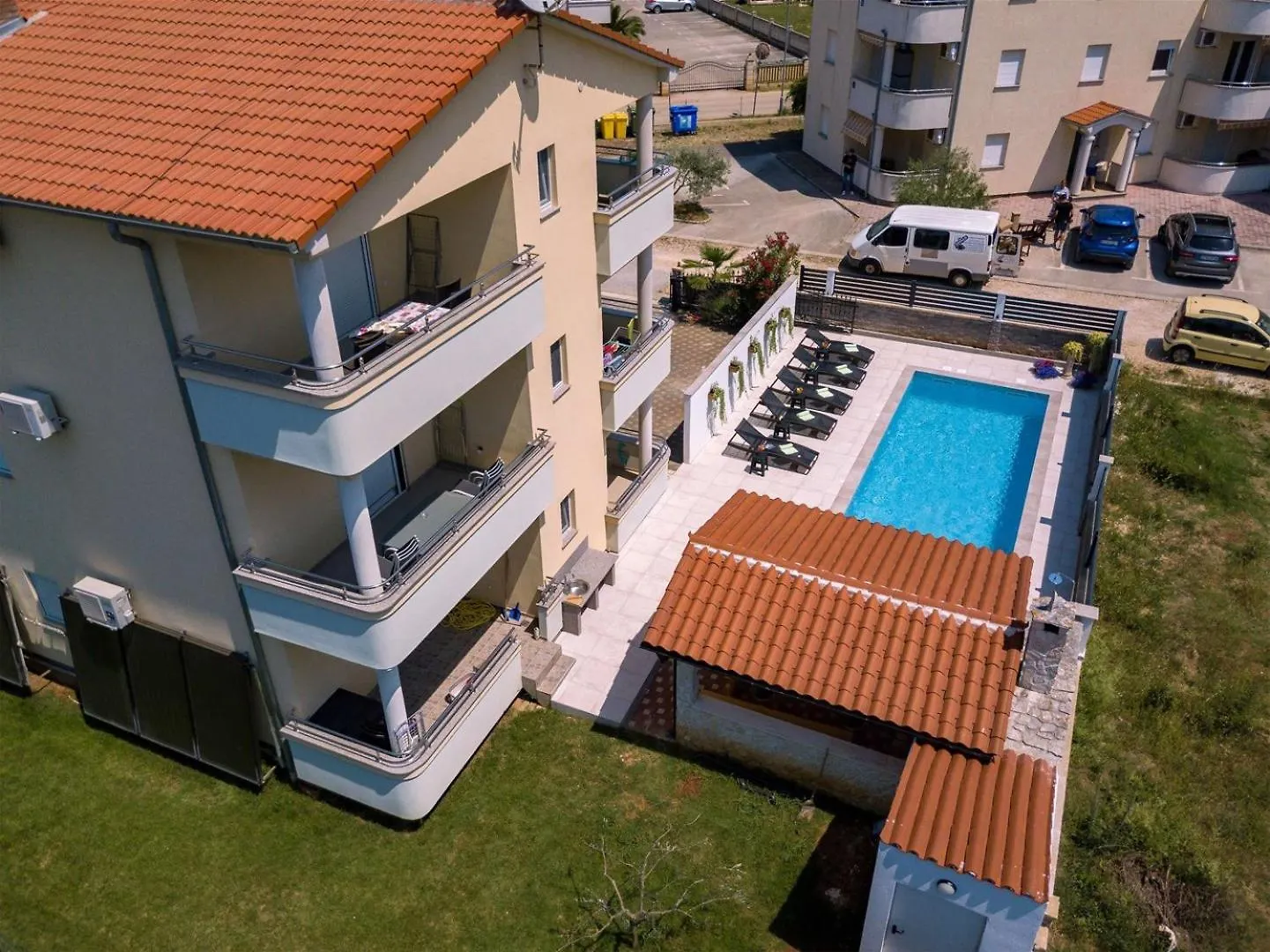 Villa Vita Apartments & Studios With Common Pool Valbandon