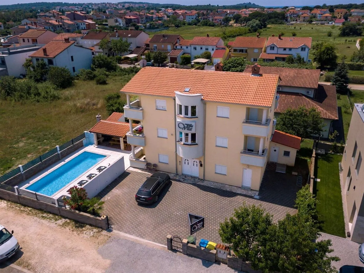 Guest house Villa Vita Apartments & Studios With Common Pool Valbandon