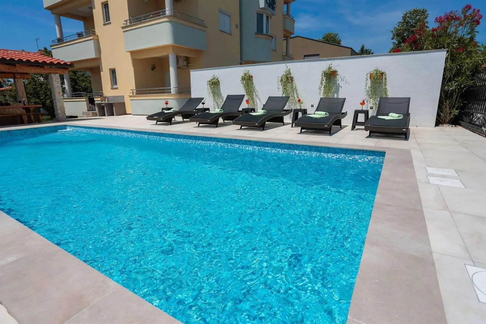 Guest house Villa Vita Apartments & Studios With Common Pool Valbandon Croatia