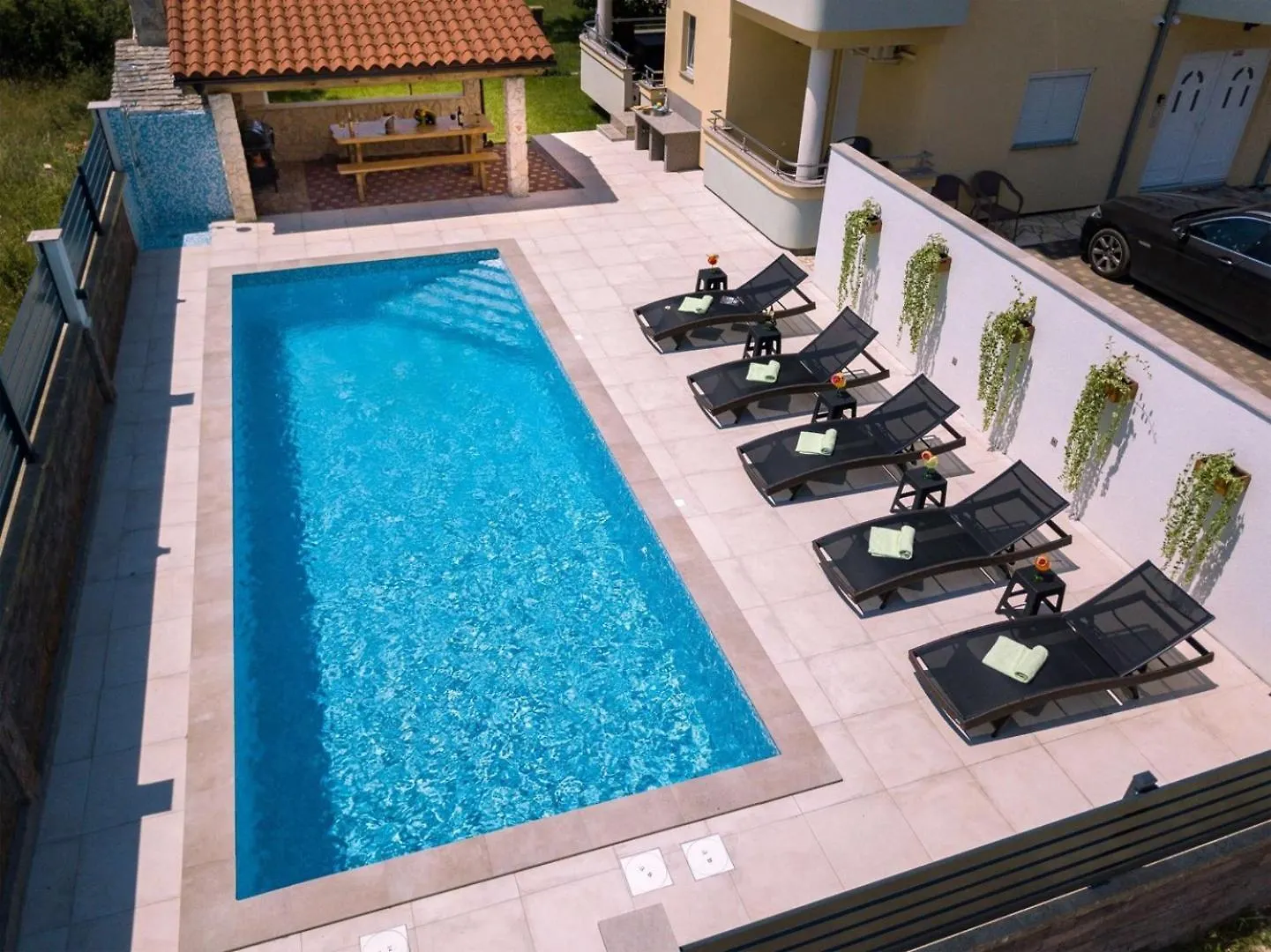 Villa Vita Apartments & Studios With Common Pool Valbandon Croatia