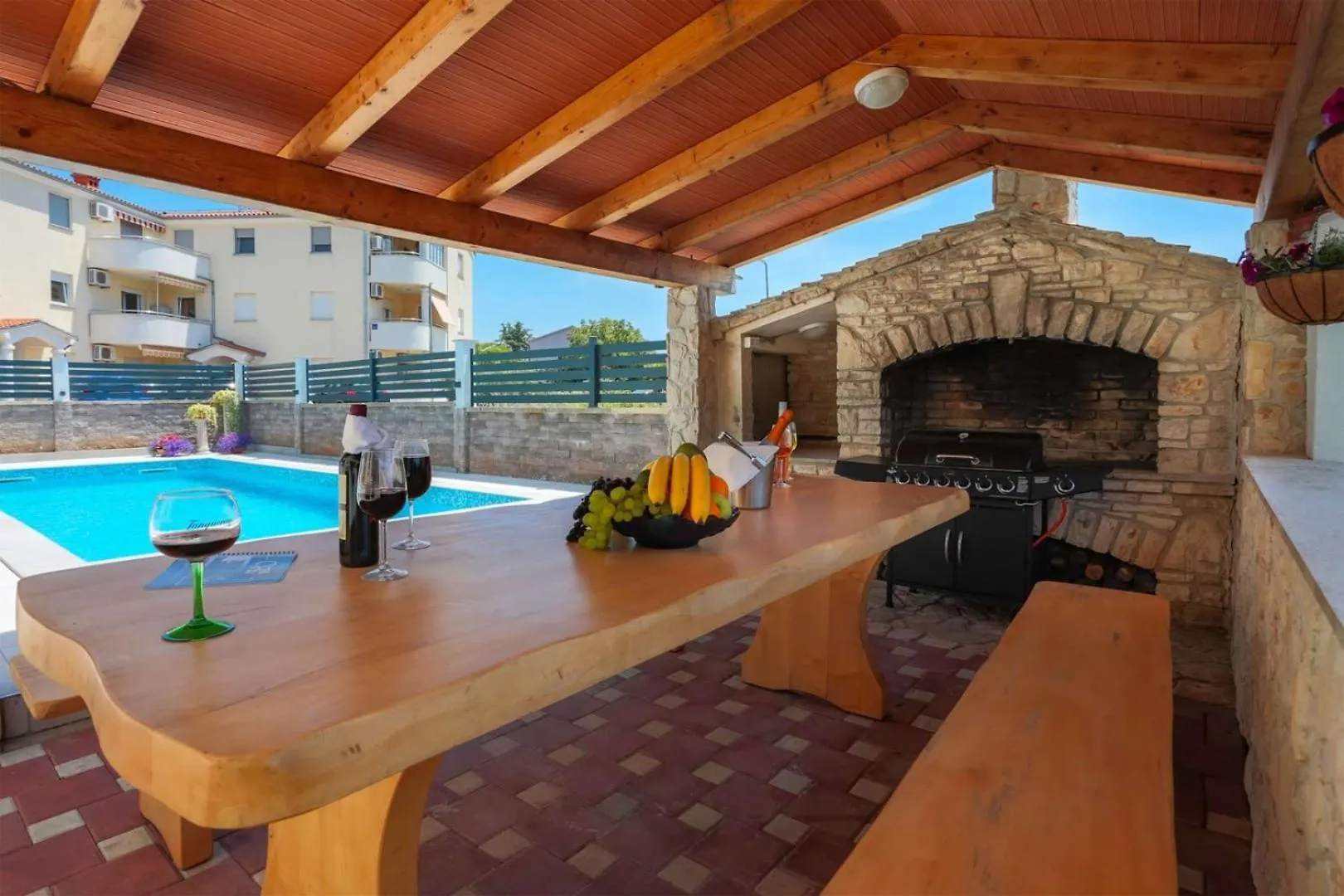 Villa Vita Apartments & Studios With Common Pool Valbandon Guest house