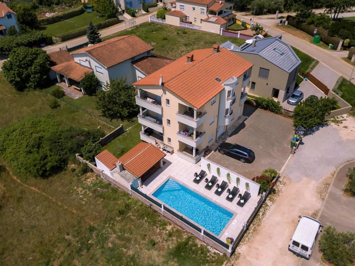 Villa Vita Apartments & Studios With Common Pool Valbandon