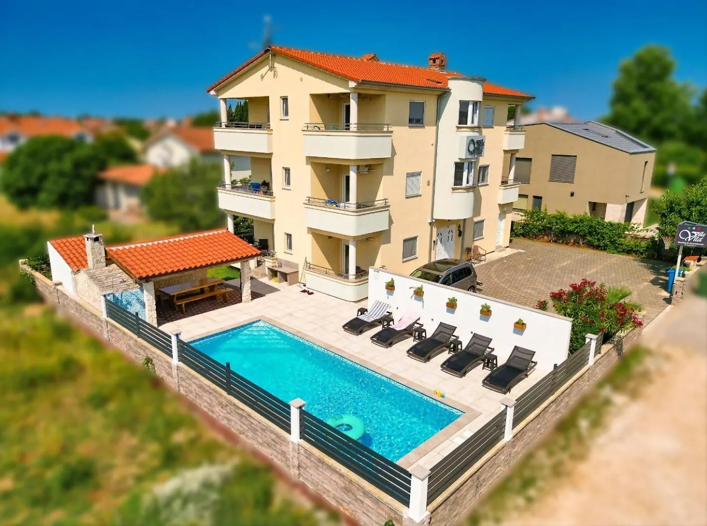 Villa Vita Apartments & Studios With Common Pool Valbandon Croatia