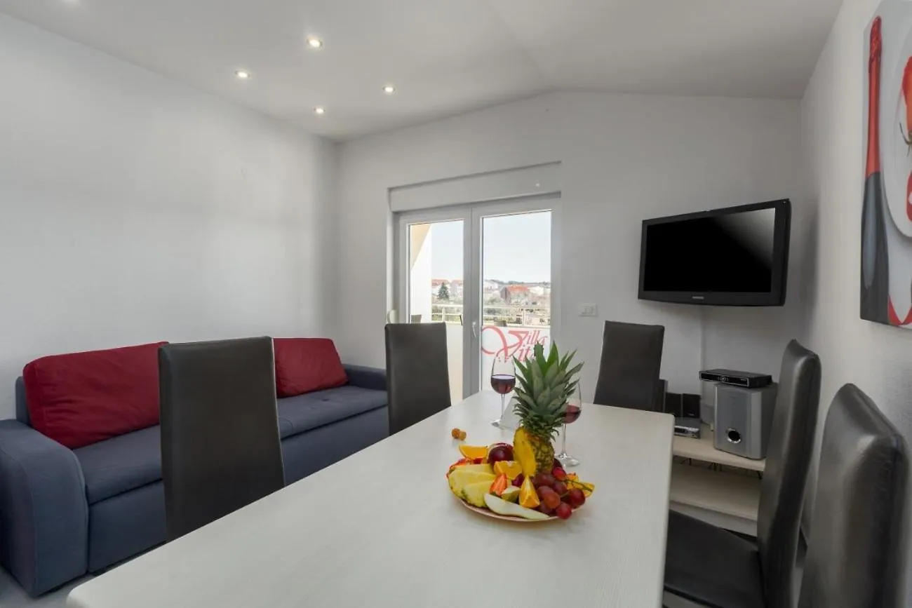 Villa Vita Apartments & Studios With Common Pool Valbandon