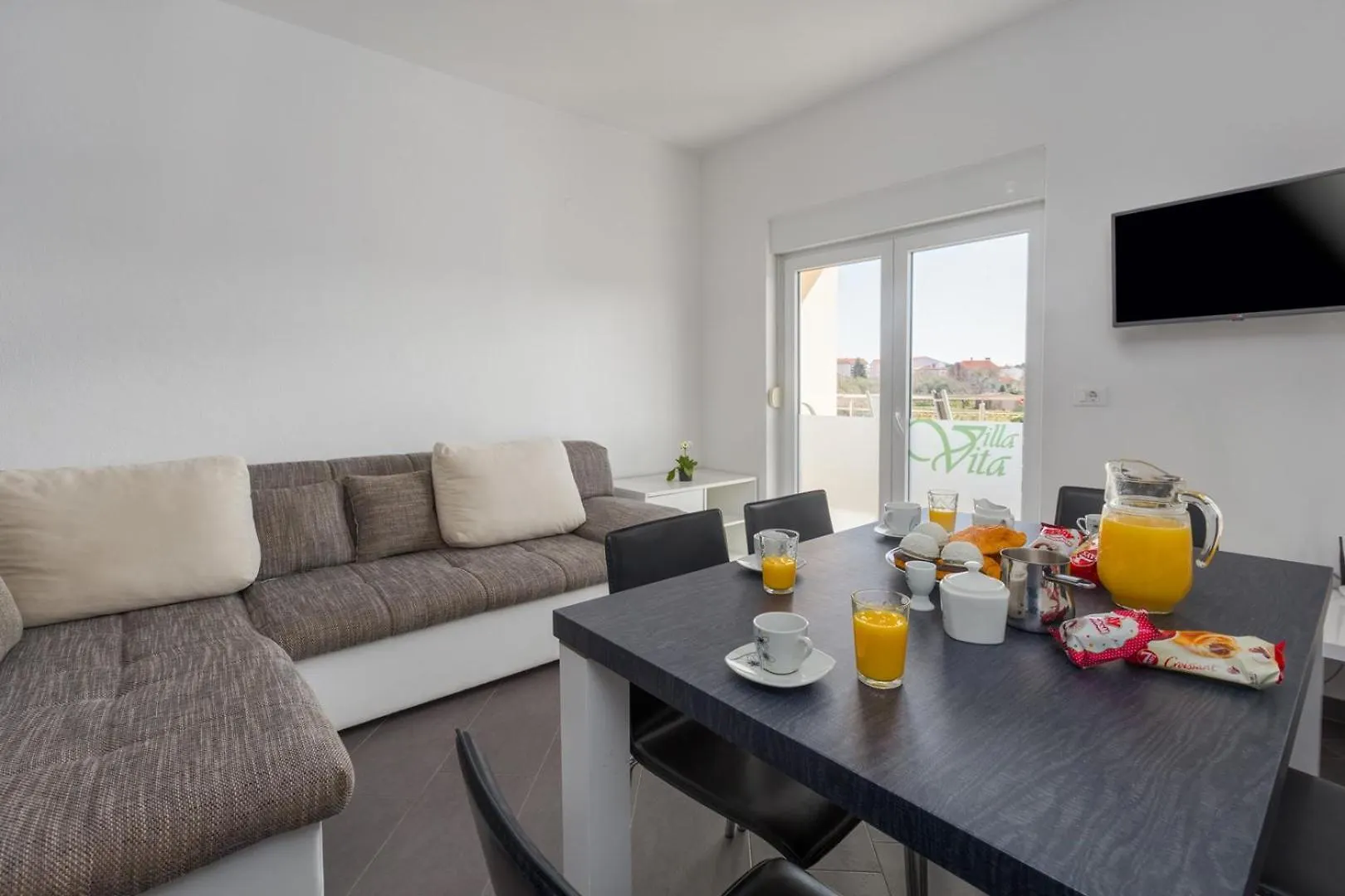 Villa Vita Apartments & Studios With Common Pool Valbandon 0*,