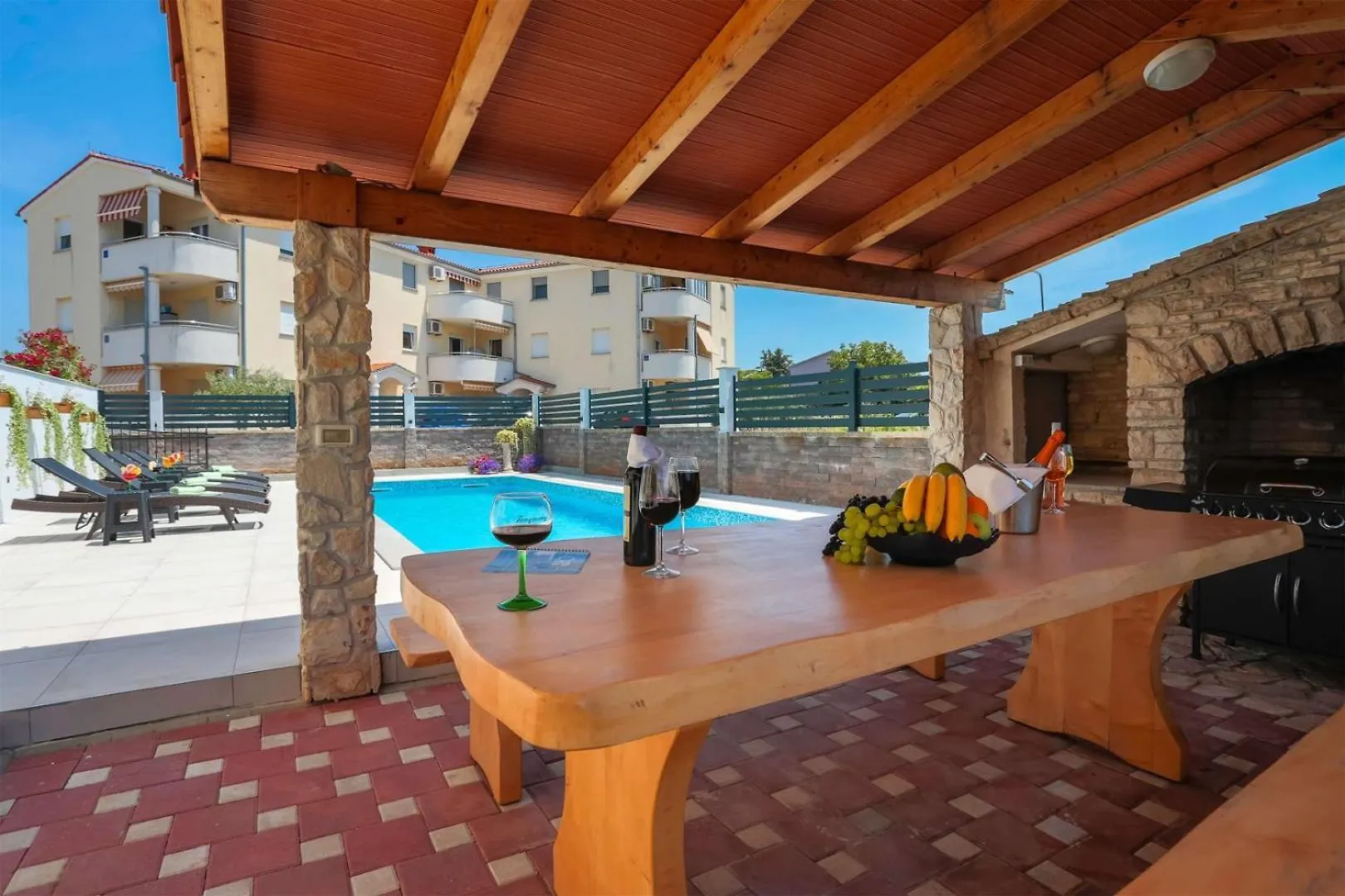 Villa Vita Apartments & Studios With Common Pool Valbandon Pensionat