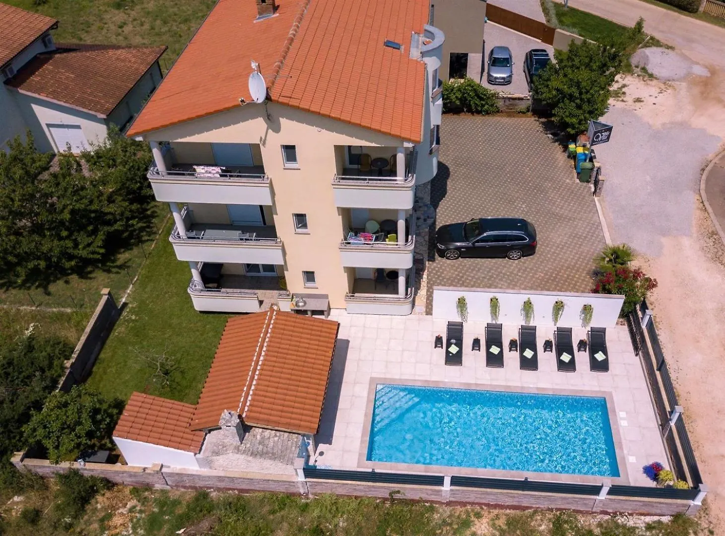 Villa Vita Apartments & Studios With Common Pool Valbandon