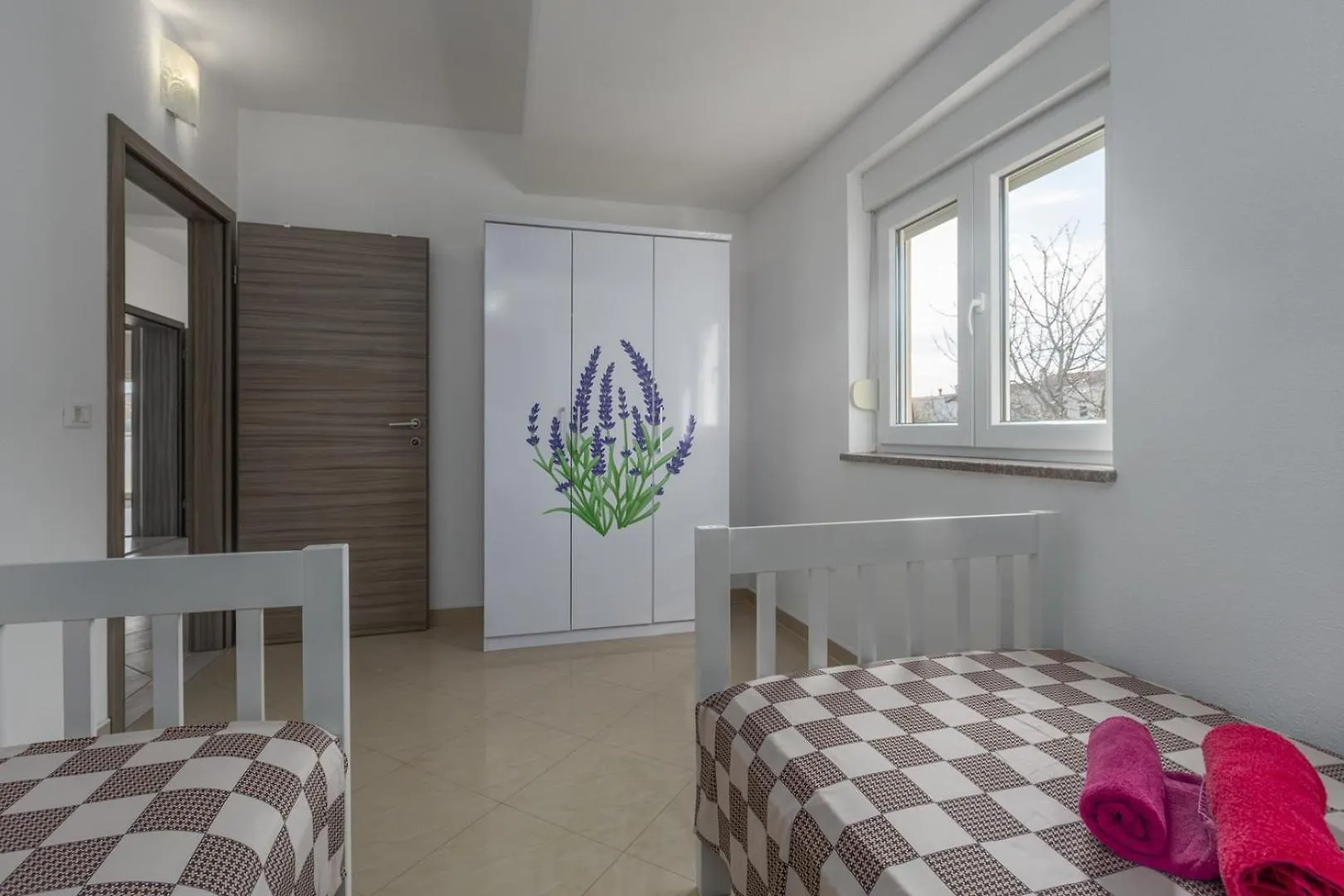 Pensionat Villa Vita Apartments & Studios With Common Pool Valbandon