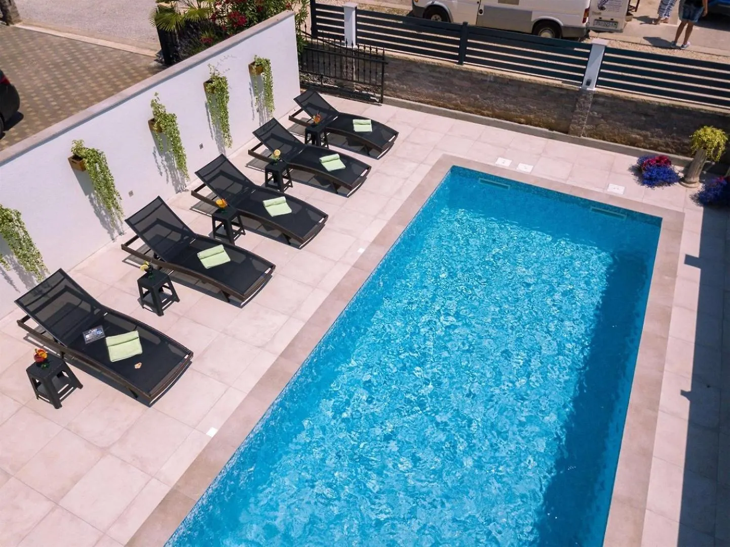 Villa Vita Apartments & Studios With Common Pool Valbandon Pensionat